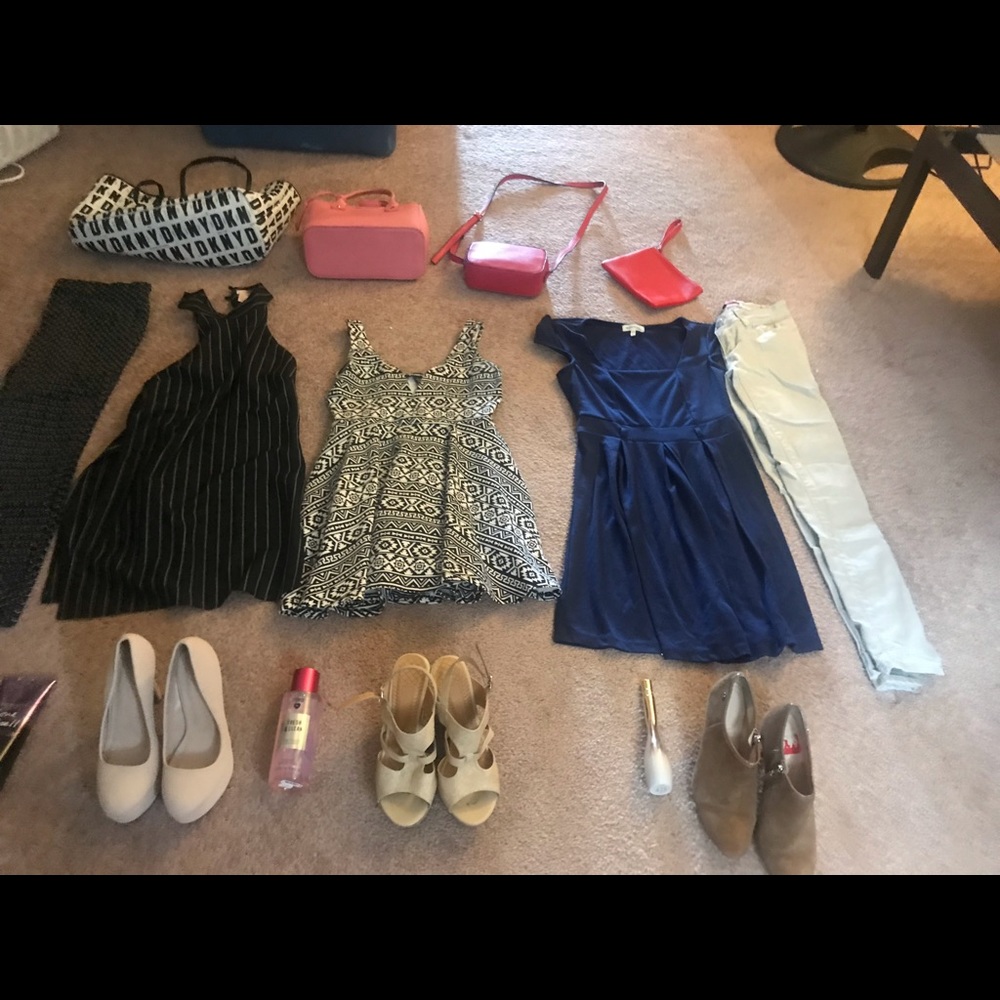 Dresses - Picture 2 of 3